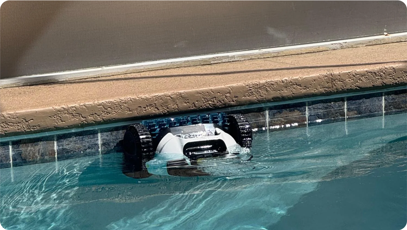 Cómo Funciona un Robot Piscina — Y Por Qué Lo Necesitas en 2026